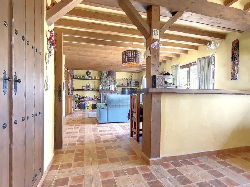 House - Detached Villa в продаже в Canillas de Albaida, Málaga. В доме 4 спален и 2 ванных комнат. Площадь дома 331 м². Площадь участка 8750 м²