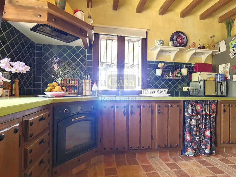 House - Detached Villa в продаже в Canillas de Albaida, Málaga. В доме 4 спален и 2 ванных комнат. Площадь дома 331 м². Площадь участка 8750 м²