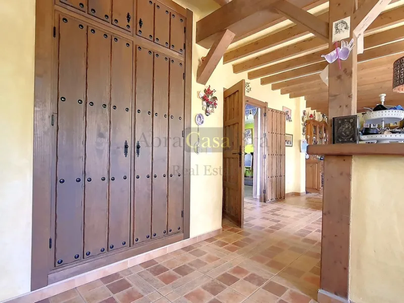House - Detached Villa в продаже в Canillas de Albaida, Málaga. В доме 4 спален и 2 ванных комнат. Площадь дома 331 м². Площадь участка 8750 м²