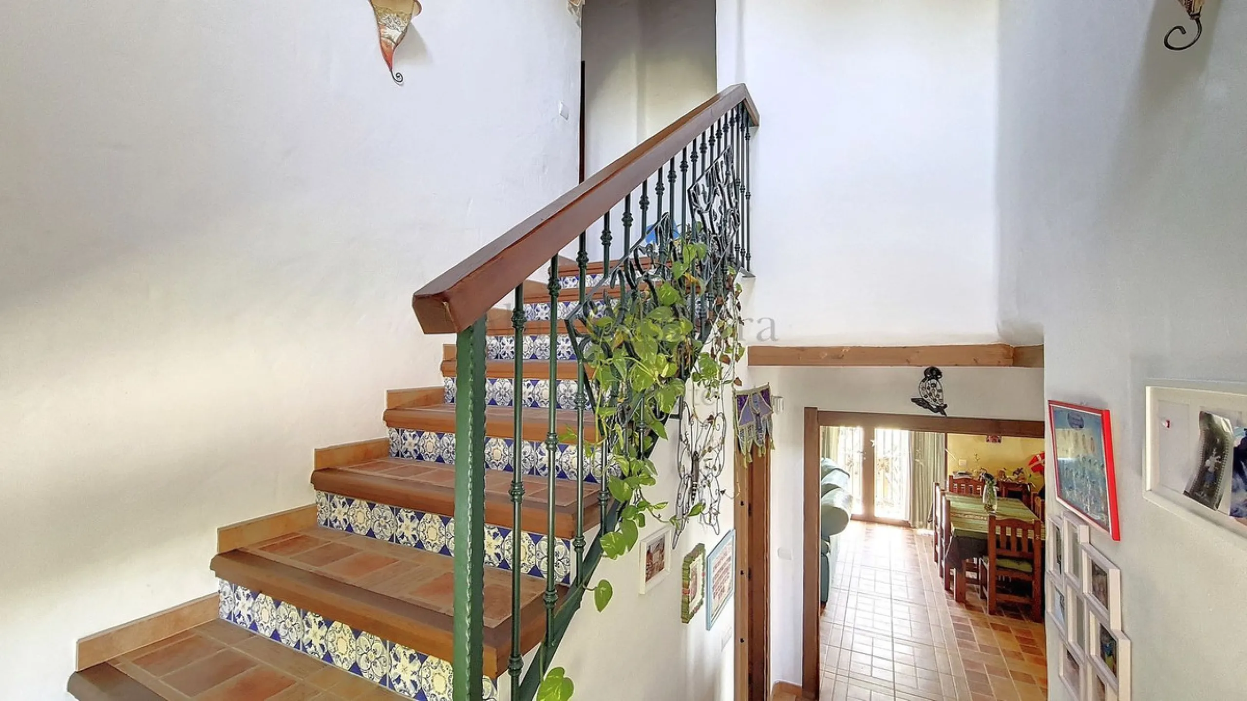 House - Detached Villa в продаже в Canillas de Albaida, Málaga. В доме 4 спален и 2 ванных комнат. Площадь дома 331 м². Площадь участка 8750 м²