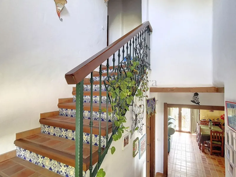 House - Detached Villa в продаже в Canillas de Albaida, Málaga. В доме 4 спален и 2 ванных комнат. Площадь дома 331 м². Площадь участка 8750 м²