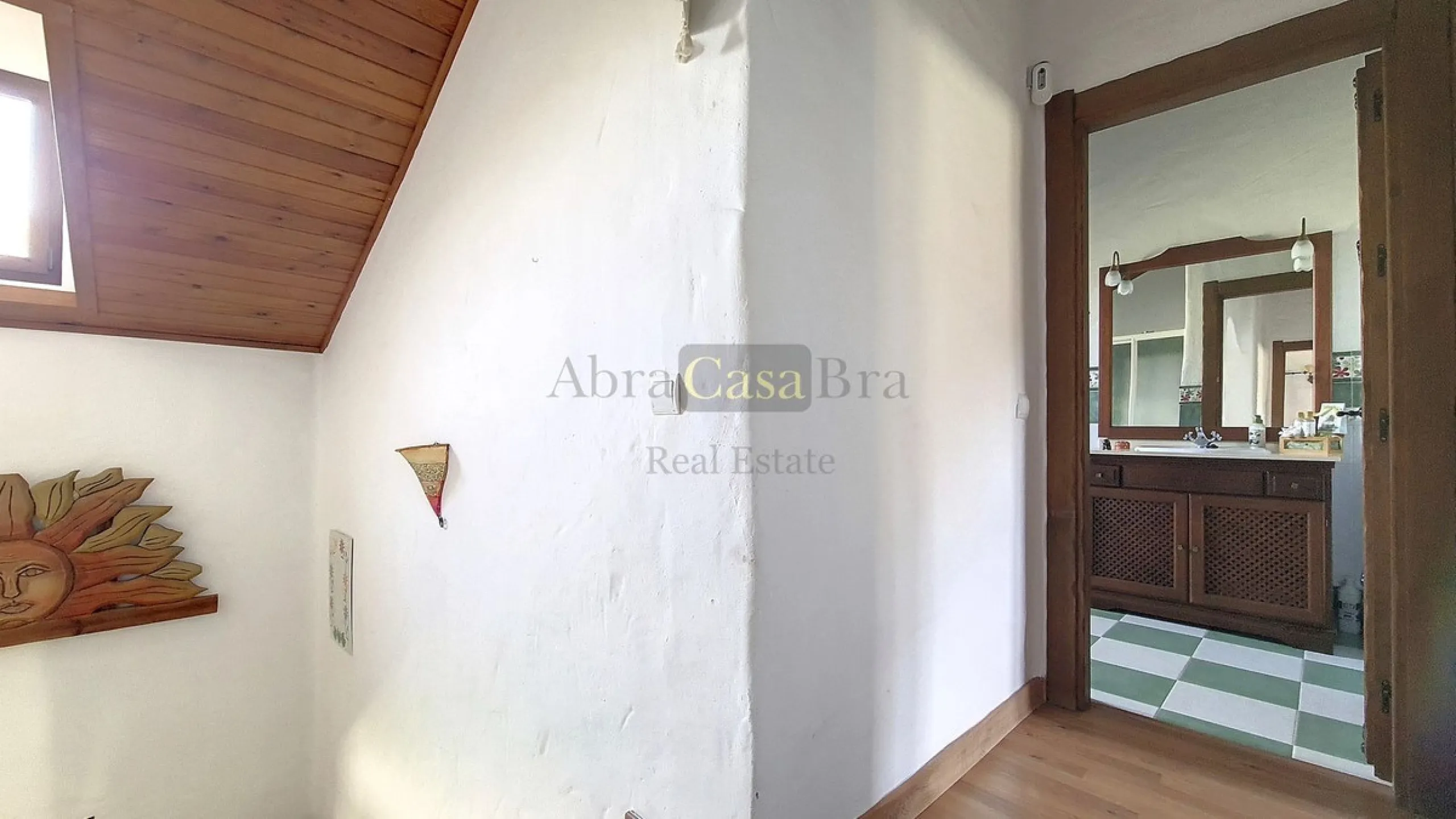 House - Detached Villa в продаже в Canillas de Albaida, Málaga. В доме 4 спален и 2 ванных комнат. Площадь дома 331 м². Площадь участка 8750 м²