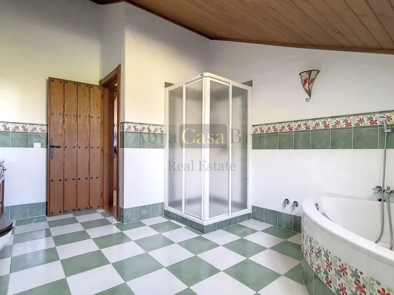 House - Detached Villa в продаже в Canillas de Albaida, Málaga. В доме 4 спален и 2 ванных комнат. Площадь дома 331 м². Площадь участка 8750 м²