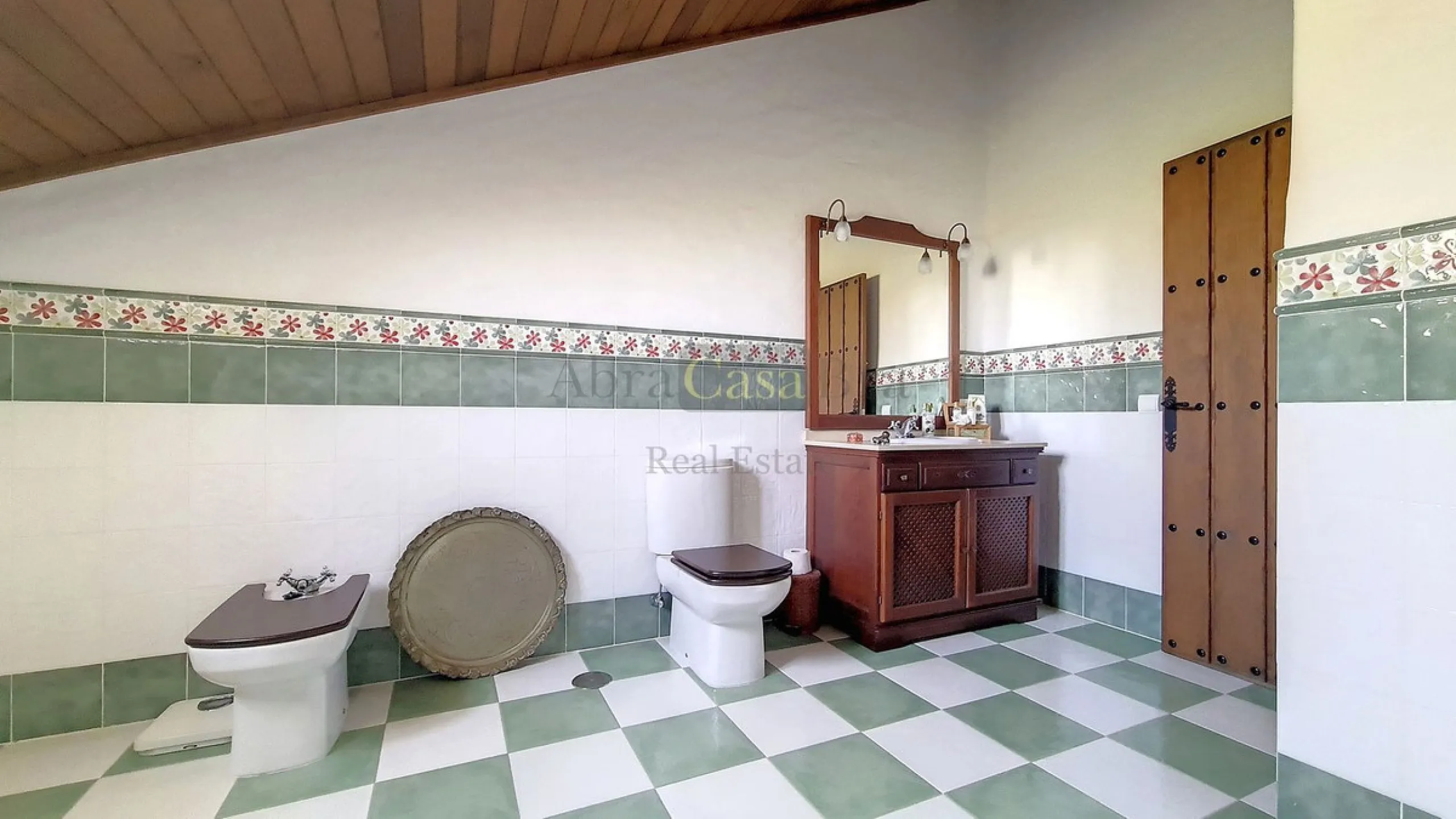 House - Detached Villa в продаже в Canillas de Albaida, Málaga. В доме 4 спален и 2 ванных комнат. Площадь дома 331 м². Площадь участка 8750 м²