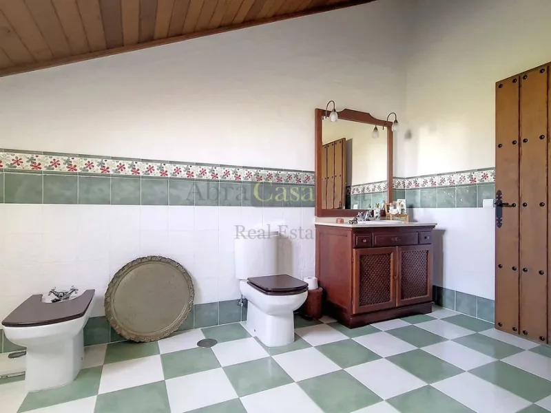 House - Detached Villa в продаже в Canillas de Albaida, Málaga. В доме 4 спален и 2 ванных комнат. Площадь дома 331 м². Площадь участка 8750 м²