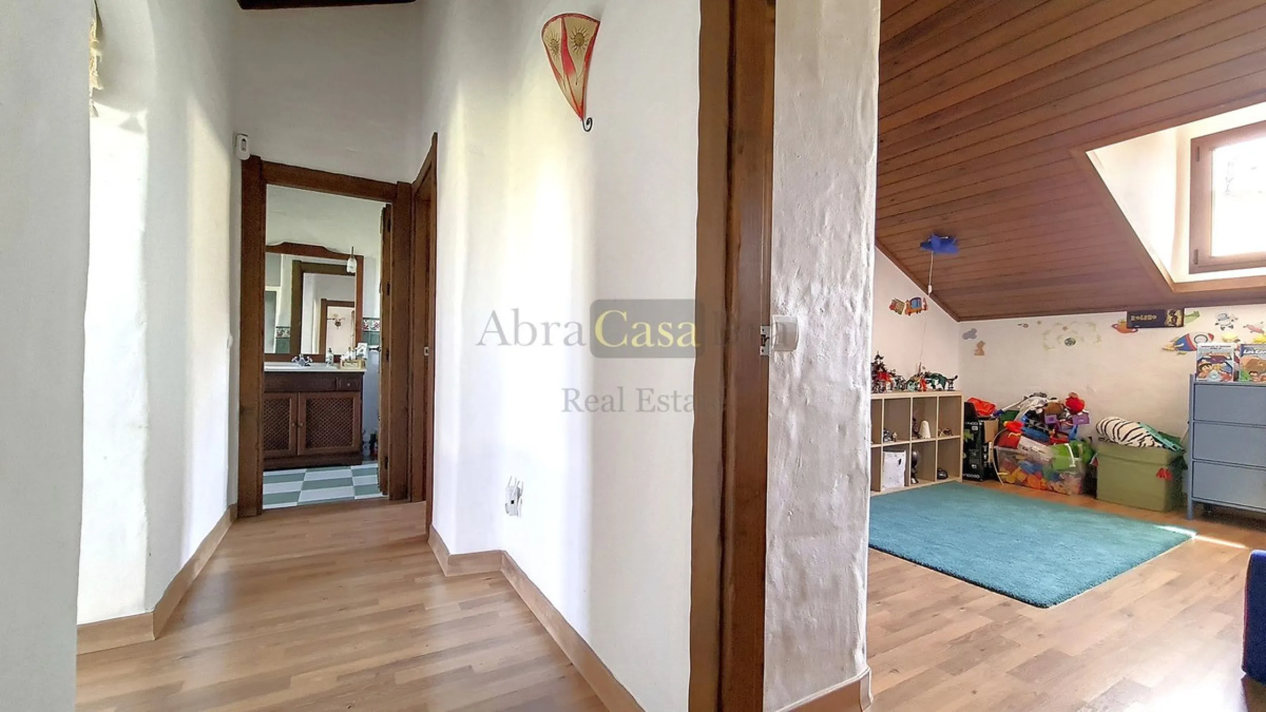House - Detached Villa в продаже в Canillas de Albaida, Málaga. В доме 4 спален и 2 ванных комнат. Площадь дома 331 м². Площадь участка 8750 м²