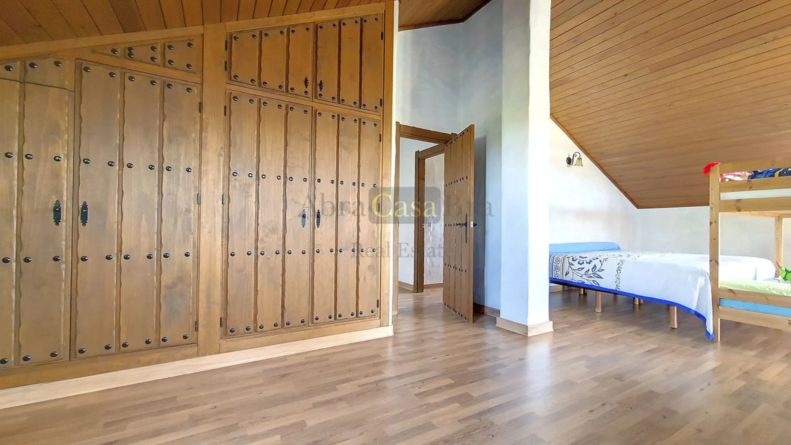 House - Detached Villa в продаже в Canillas de Albaida, Málaga. В доме 4 спален и 2 ванных комнат. Площадь дома 331 м². Площадь участка 8750 м²