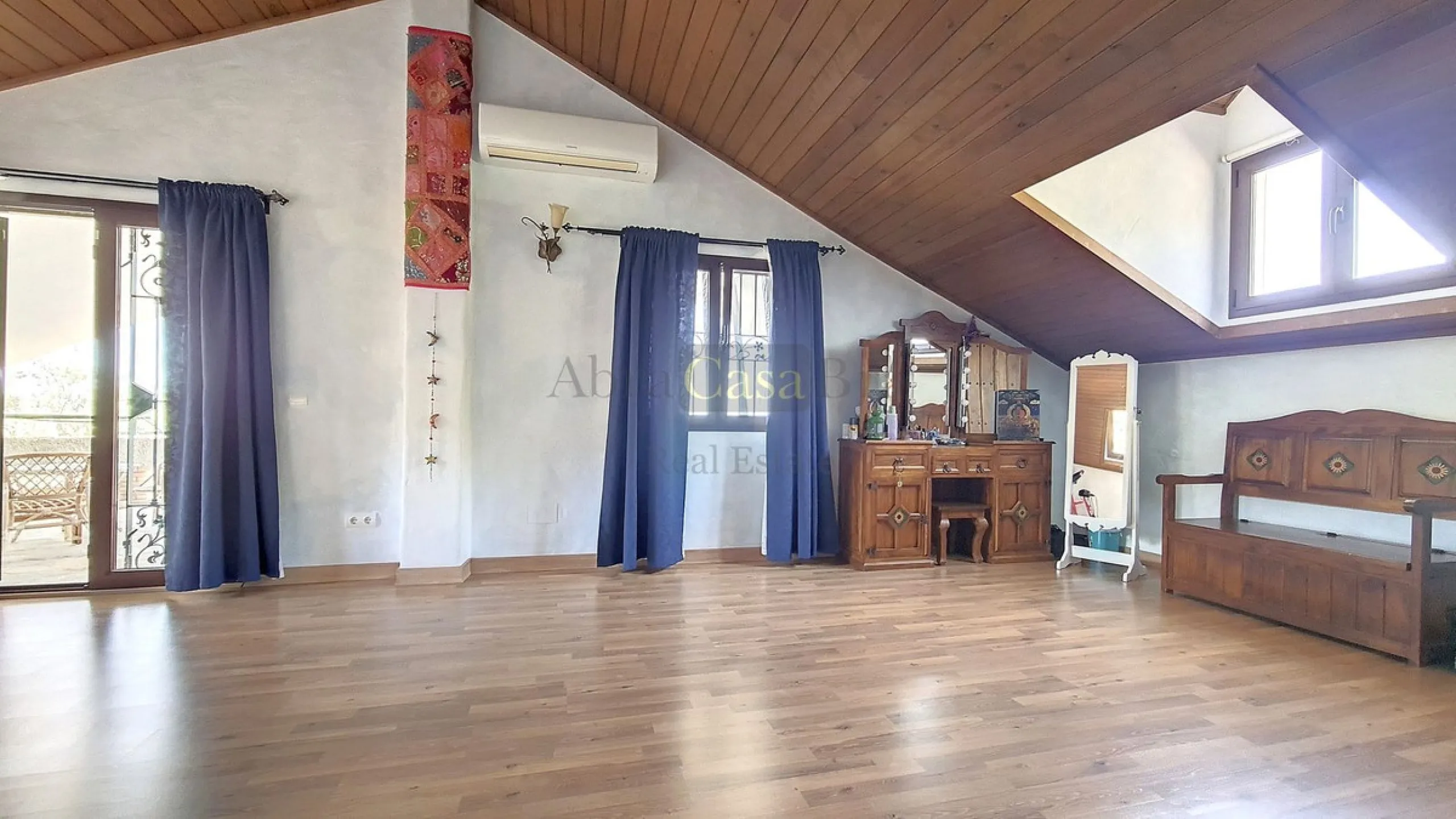 House - Detached Villa в продаже в Canillas de Albaida, Málaga. В доме 4 спален и 2 ванных комнат. Площадь дома 331 м². Площадь участка 8750 м²