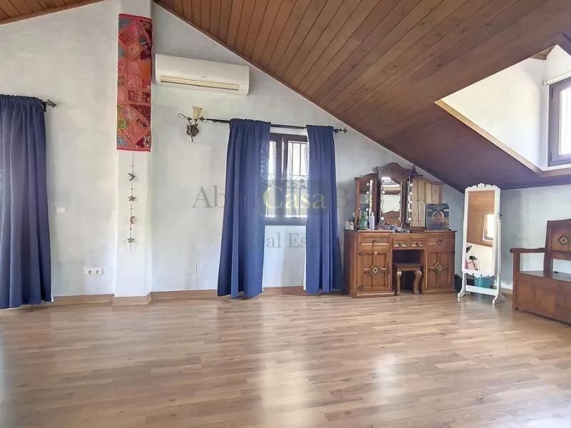 House - Detached Villa в продаже в Canillas de Albaida, Málaga. В доме 4 спален и 2 ванных комнат. Площадь дома 331 м². Площадь участка 8750 м²