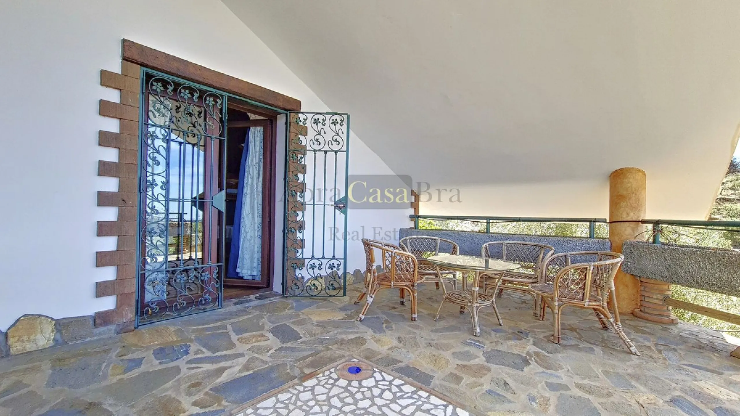 House - Detached Villa в продаже в Canillas de Albaida, Málaga. В доме 4 спален и 2 ванных комнат. Площадь дома 331 м². Площадь участка 8750 м²