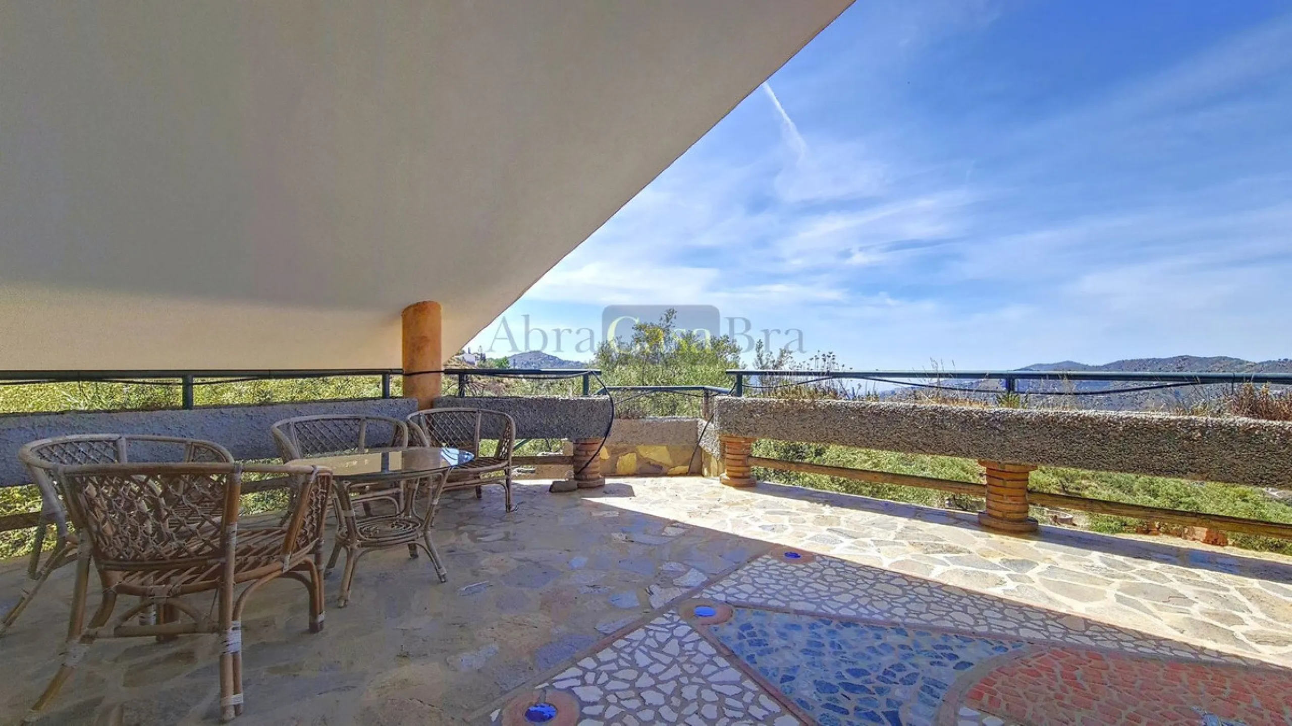 House - Detached Villa в продаже в Canillas de Albaida, Málaga. В доме 4 спален и 2 ванных комнат. Площадь дома 331 м². Площадь участка 8750 м²