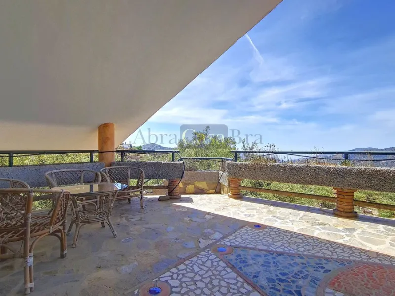 House - Detached Villa в продаже в Canillas de Albaida, Málaga. В доме 4 спален и 2 ванных комнат. Площадь дома 331 м². Площадь участка 8750 м²