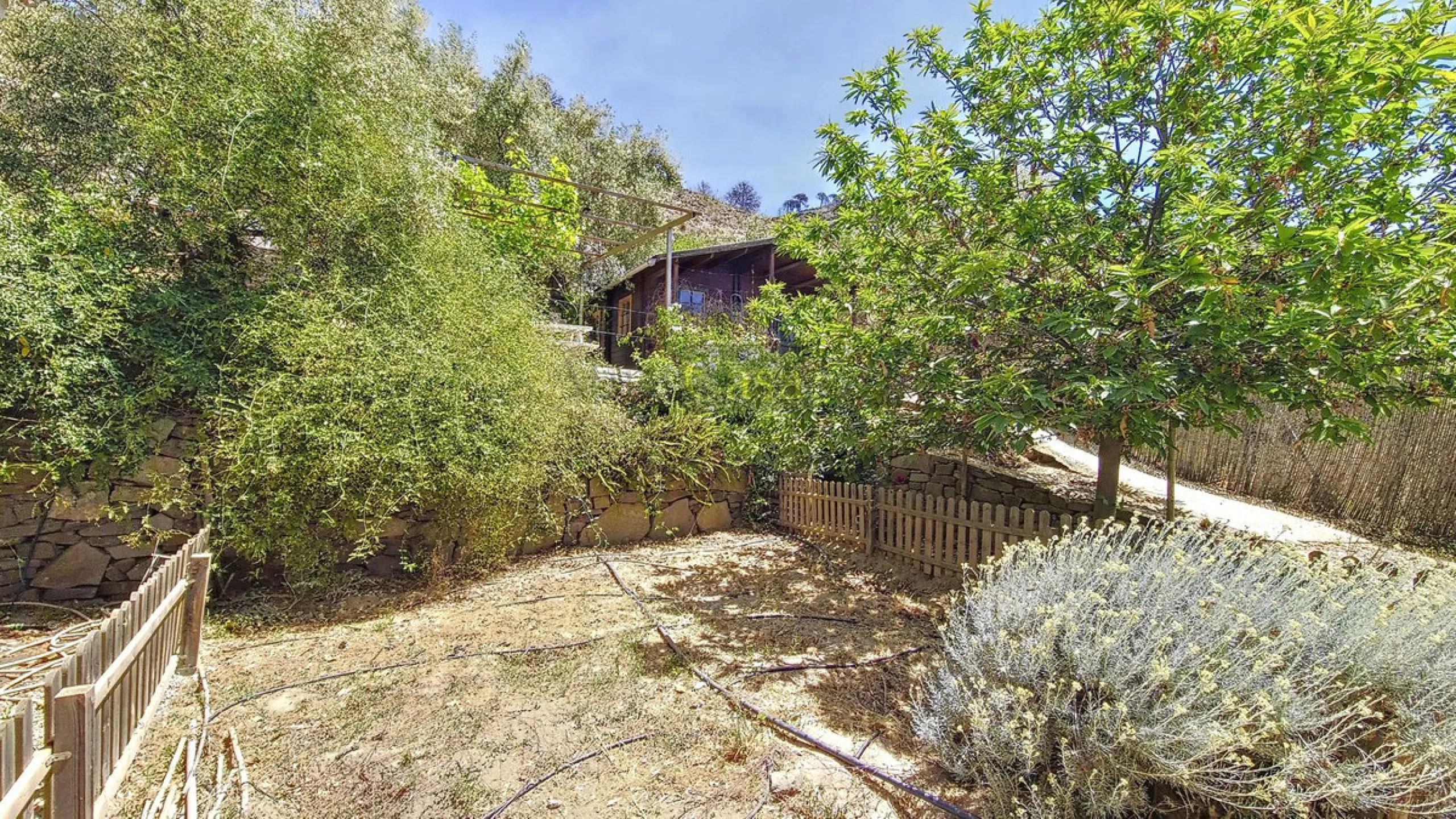 House - Detached Villa в продаже в Canillas de Albaida, Málaga. В доме 4 спален и 2 ванных комнат. Площадь дома 331 м². Площадь участка 8750 м²