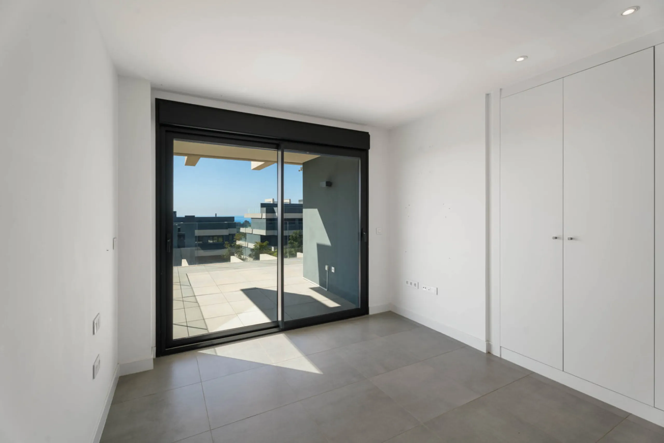 Apartment - Penthouse в продаже в Estepona, Málaga. В доме 3 спален и 2 ванных комнат. Площадь дома 195 м²