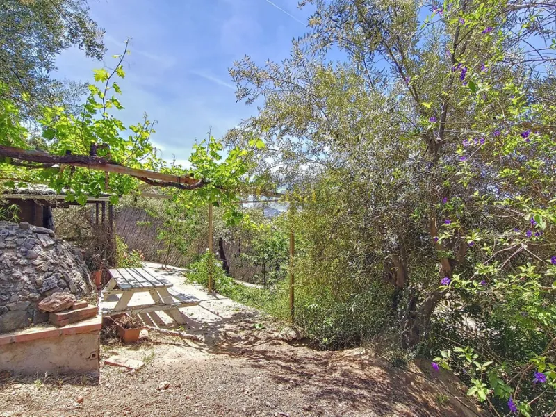 House - Detached Villa в продаже в Canillas de Albaida, Málaga. В доме 4 спален и 2 ванных комнат. Площадь дома 331 м². Площадь участка 8750 м²