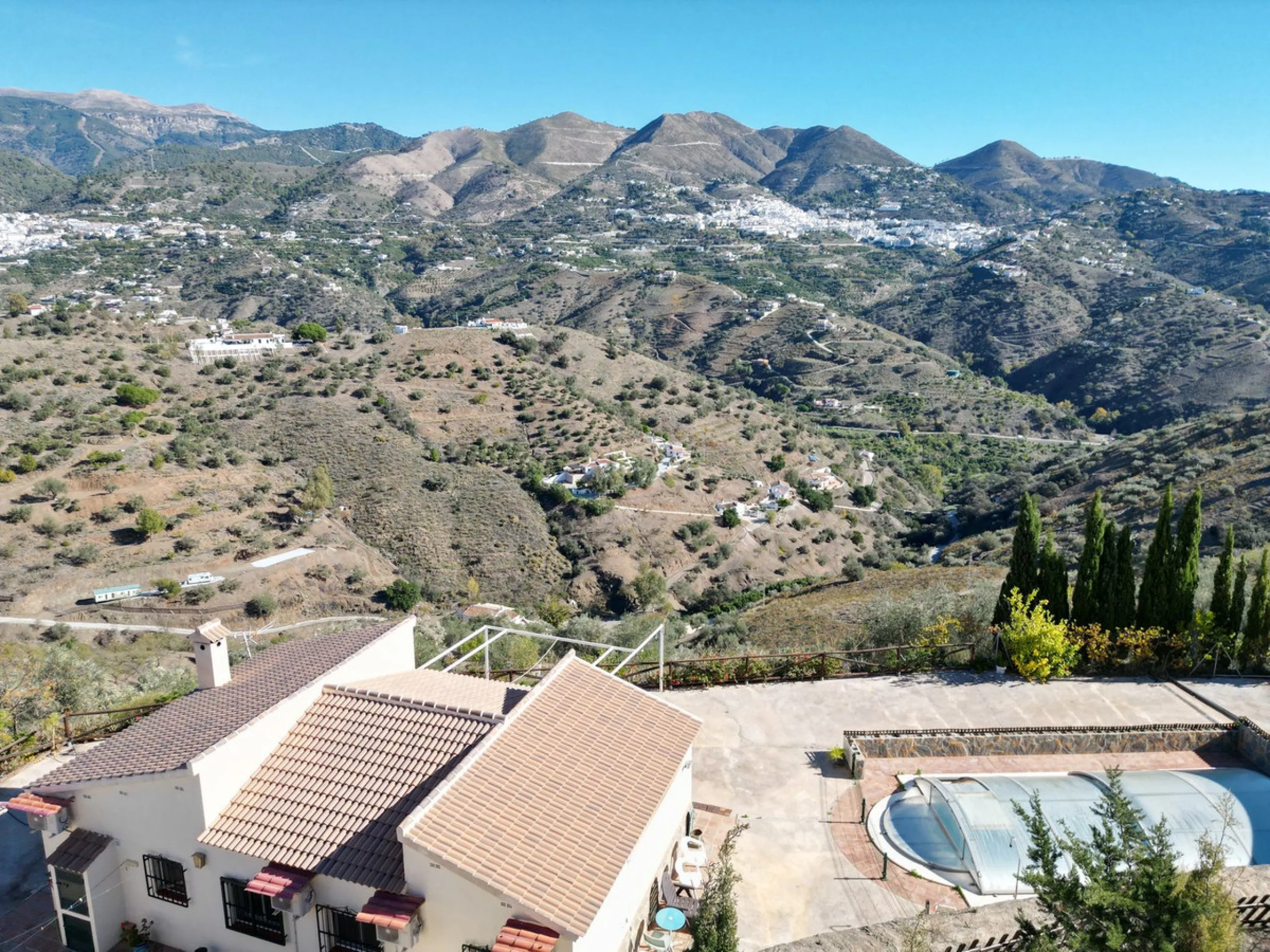 Charming Country Retreat with Pool and Orchard near Corumbuela