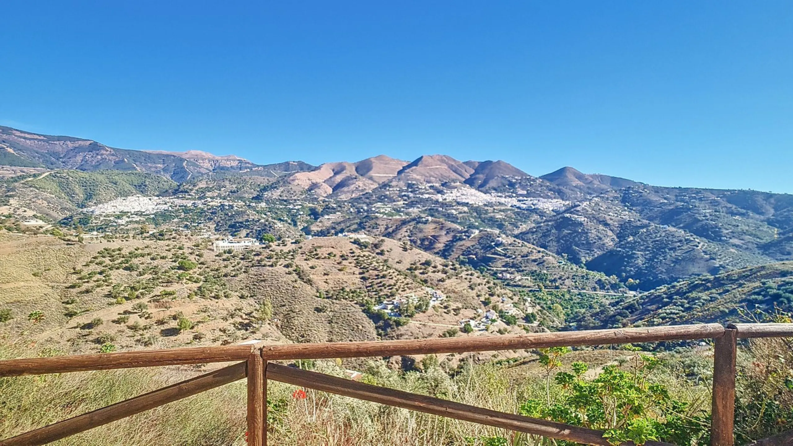 Charming Country Retreat with Pool and Orchard near Corumbuela