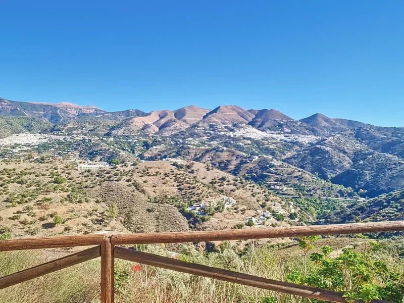 Charming Country Retreat with Pool and Orchard near Corumbuela