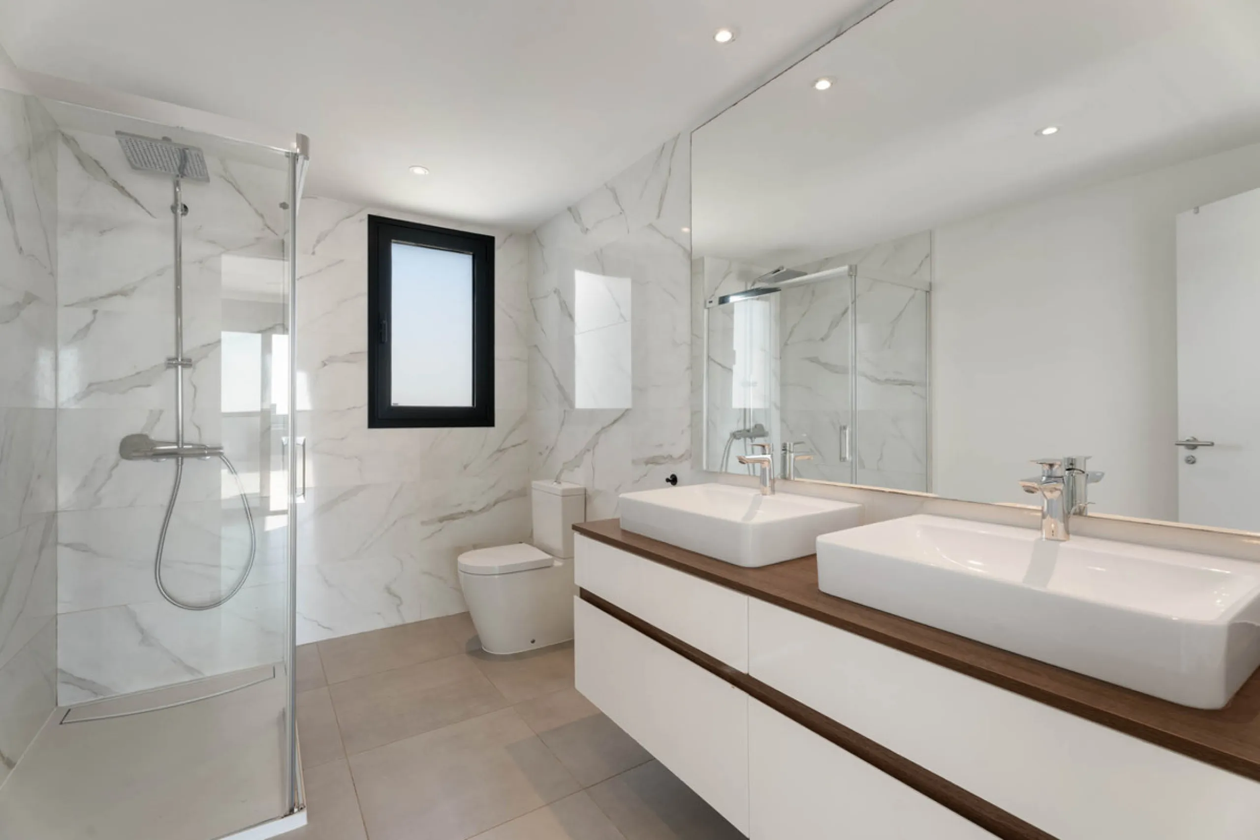 Apartment - Penthouse в продаже в Estepona, Málaga. В доме 3 спален и 2 ванных комнат. Площадь дома 195 м²