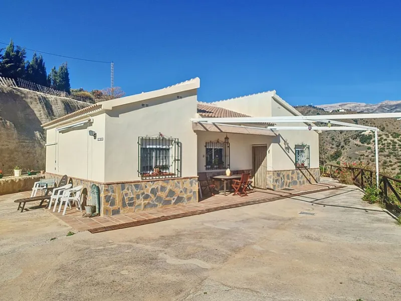 Charming Country Retreat with Pool and Orchard near Corumbuela