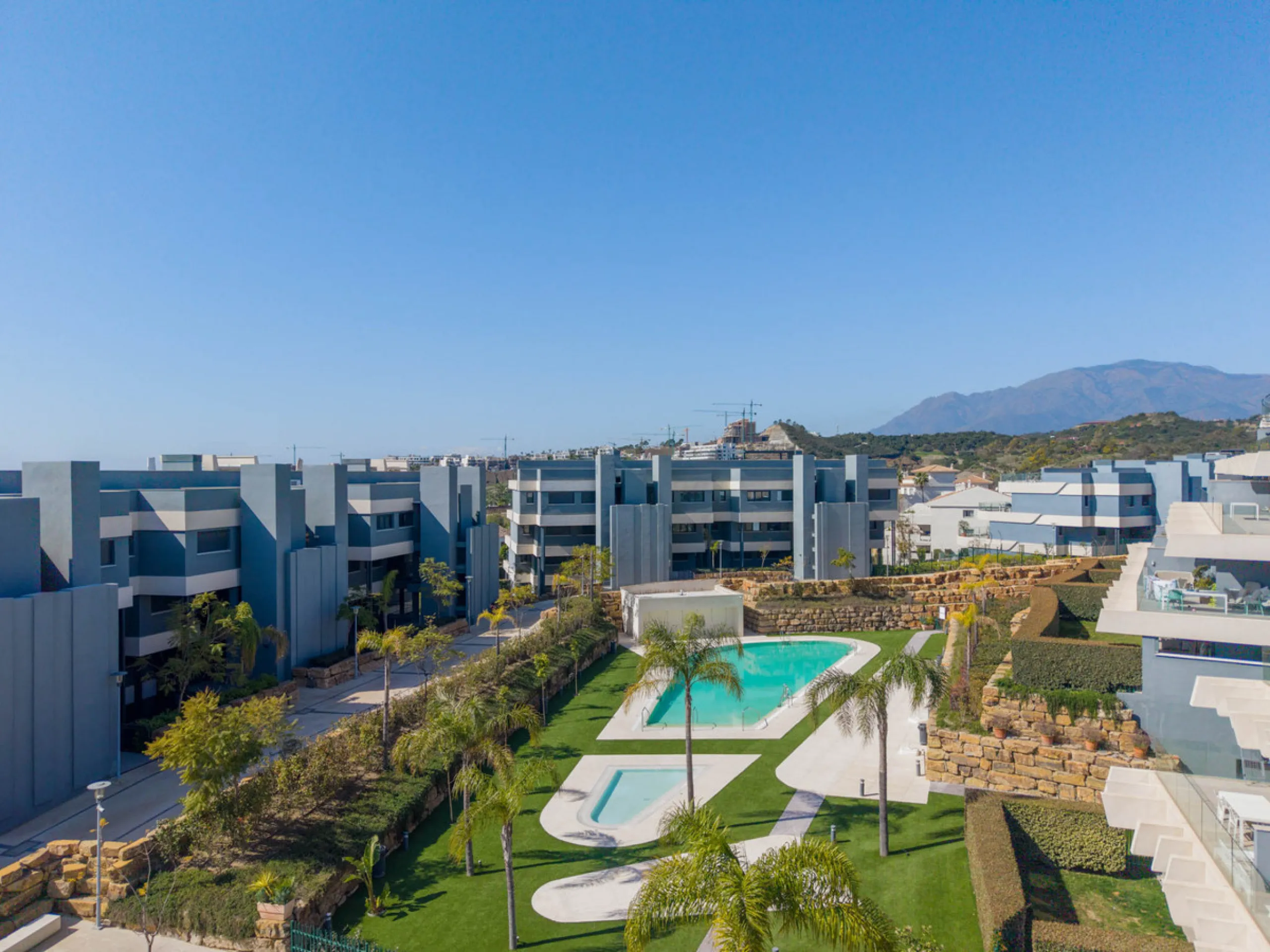 Apartment - Penthouse в продаже в Estepona, Málaga. В доме 3 спален и 2 ванных комнат. Площадь дома 195 м²