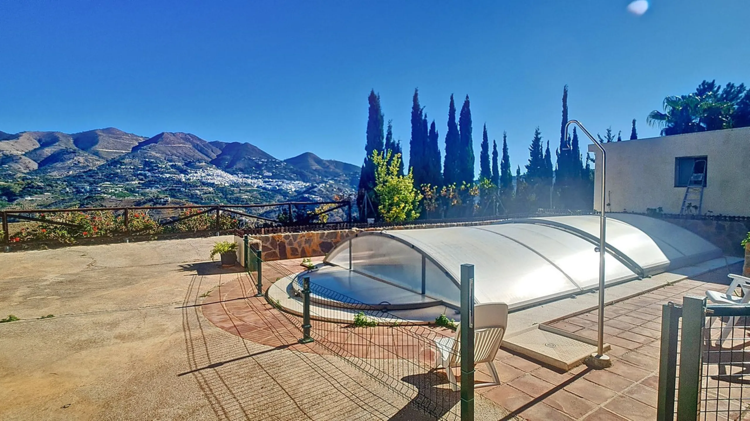 Charming Country Retreat with Pool and Orchard near Corumbuela