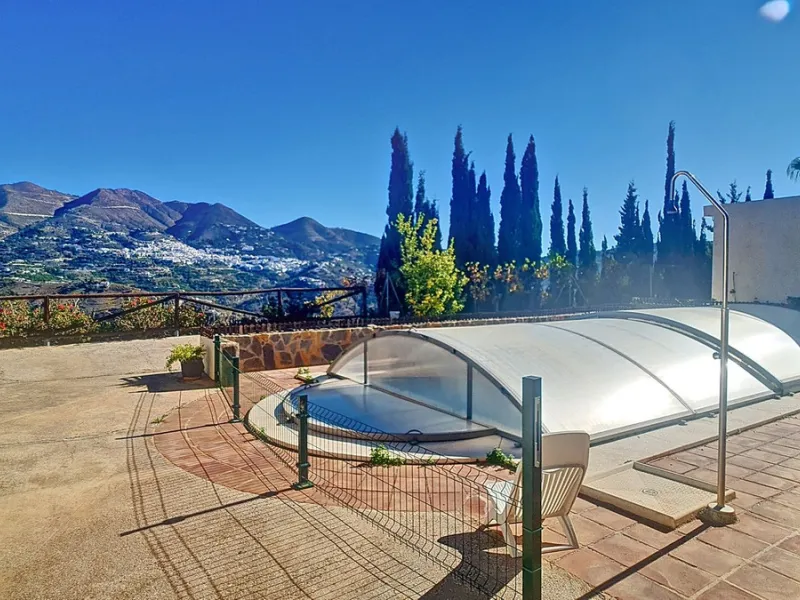 Charming Country Retreat with Pool and Orchard near Corumbuela