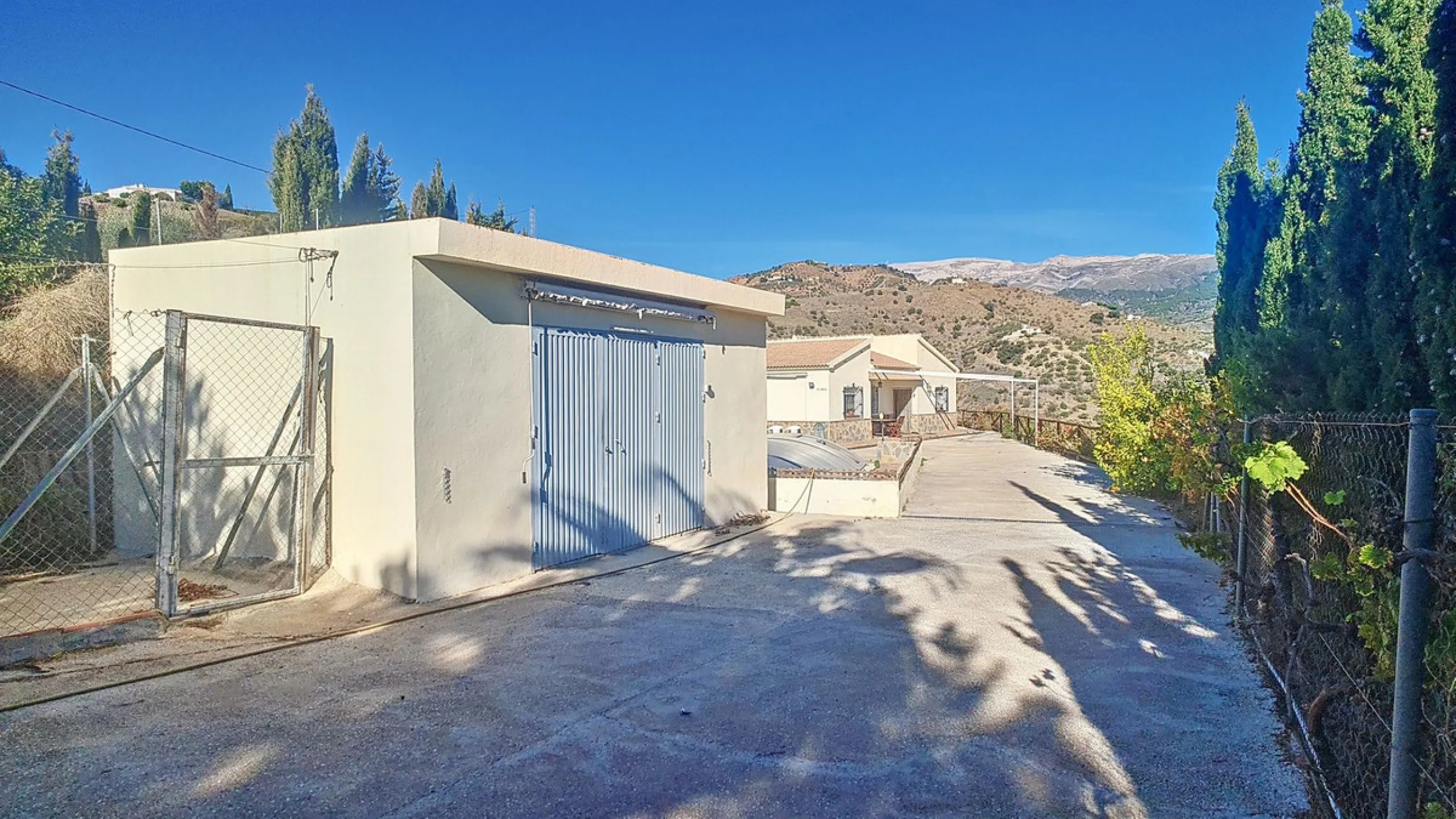 Charming Country Retreat with Pool and Orchard near Corumbuela