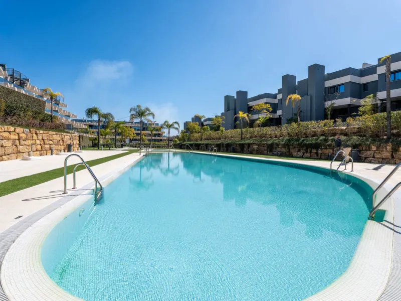 Apartment - Penthouse в продаже в Estepona, Málaga. В доме 3 спален и 2 ванных комнат. Площадь дома 195 м²