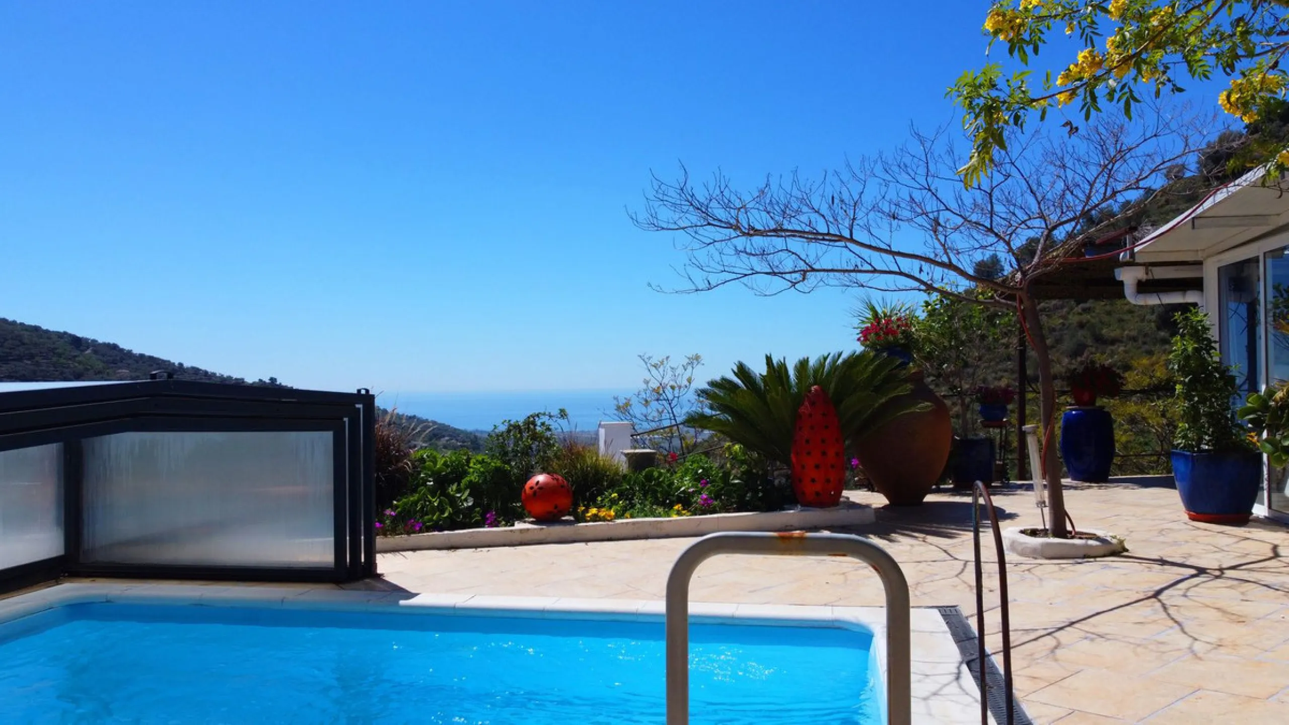 House - Detached Villa в продаже в Arenas, Málaga. В доме 3 спален и 2 ванных комнат. Площадь дома 220 м². Площадь участка 5525 м²