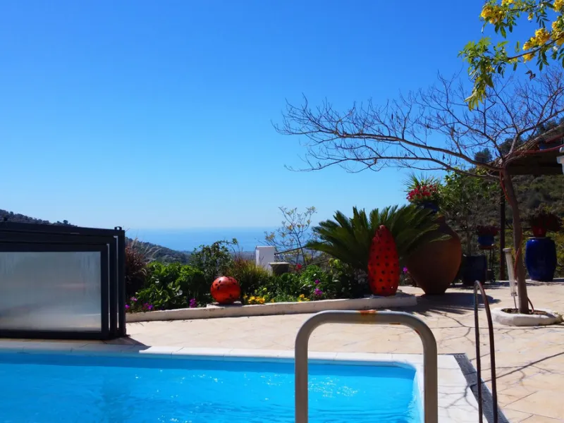 House - Detached Villa в продаже в Arenas, Málaga. В доме 3 спален и 2 ванных комнат. Площадь дома 220 м². Площадь участка 5525 м²