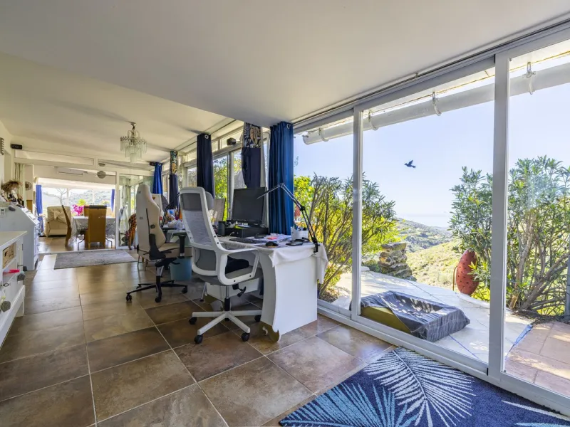 House - Detached Villa в продаже в Arenas, Málaga. В доме 3 спален и 2 ванных комнат. Площадь дома 220 м². Площадь участка 5525 м²