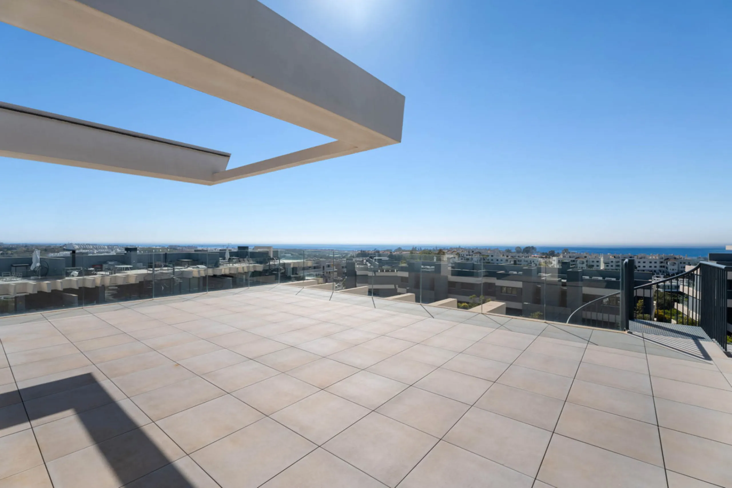 Apartment - Penthouse в продаже в Estepona, Málaga. В доме 3 спален и 2 ванных комнат. Площадь дома 195 м²