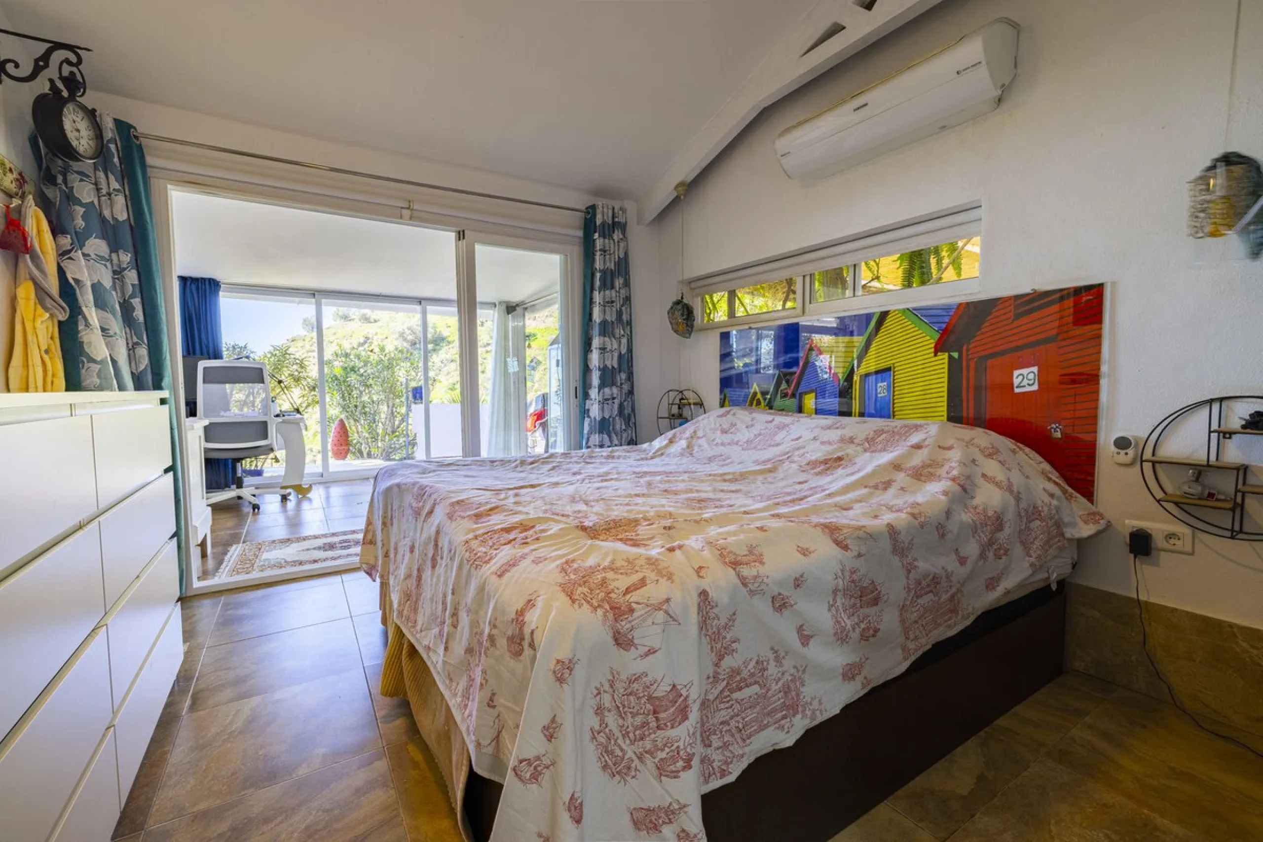 House - Detached Villa в продаже в Arenas, Málaga. В доме 3 спален и 2 ванных комнат. Площадь дома 220 м². Площадь участка 5525 м²