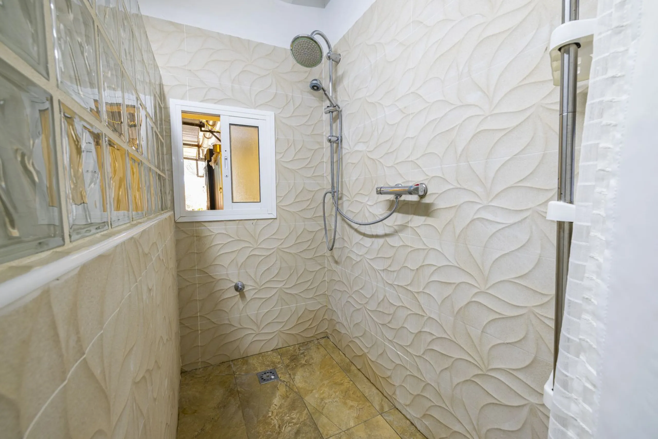 House - Detached Villa в продаже в Arenas, Málaga. В доме 3 спален и 2 ванных комнат. Площадь дома 220 м². Площадь участка 5525 м²