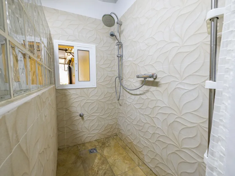 House - Detached Villa в продаже в Arenas, Málaga. В доме 3 спален и 2 ванных комнат. Площадь дома 220 м². Площадь участка 5525 м²