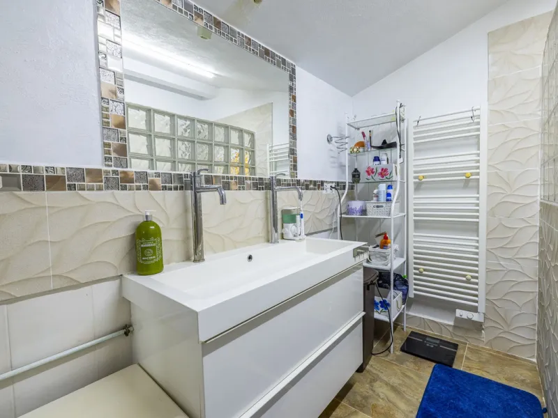 House - Detached Villa в продаже в Arenas, Málaga. В доме 3 спален и 2 ванных комнат. Площадь дома 220 м². Площадь участка 5525 м²