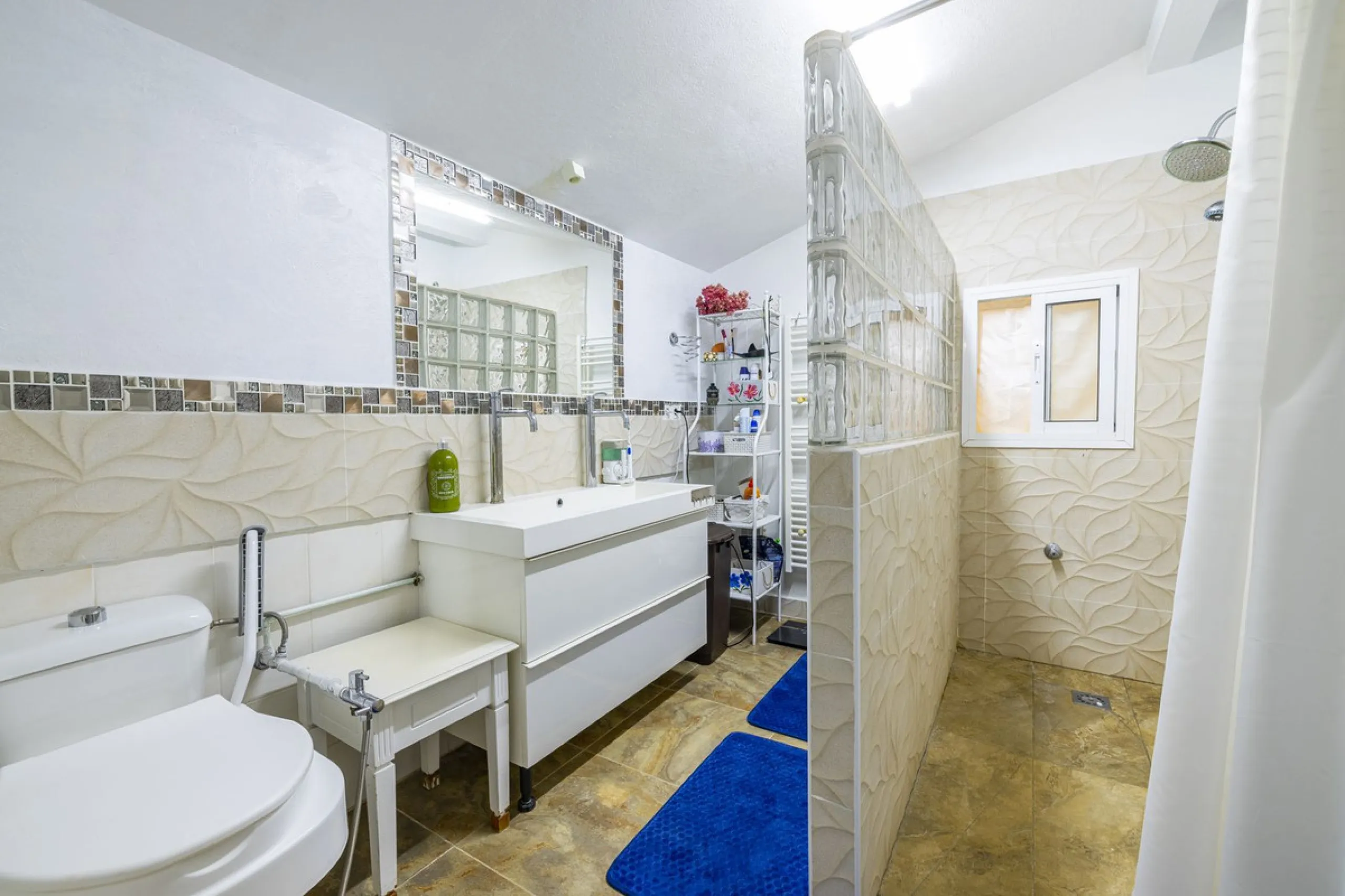 House - Detached Villa в продаже в Arenas, Málaga. В доме 3 спален и 2 ванных комнат. Площадь дома 220 м². Площадь участка 5525 м²