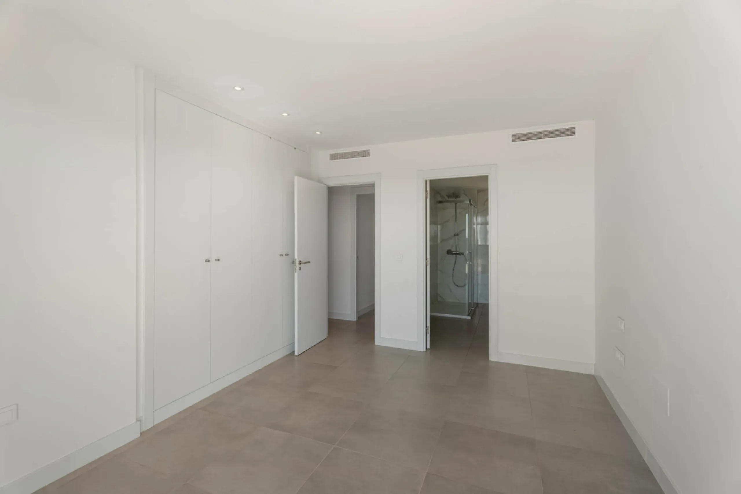 Apartment - Penthouse в продаже в Estepona, Málaga. В доме 3 спален и 2 ванных комнат. Площадь дома 195 м²