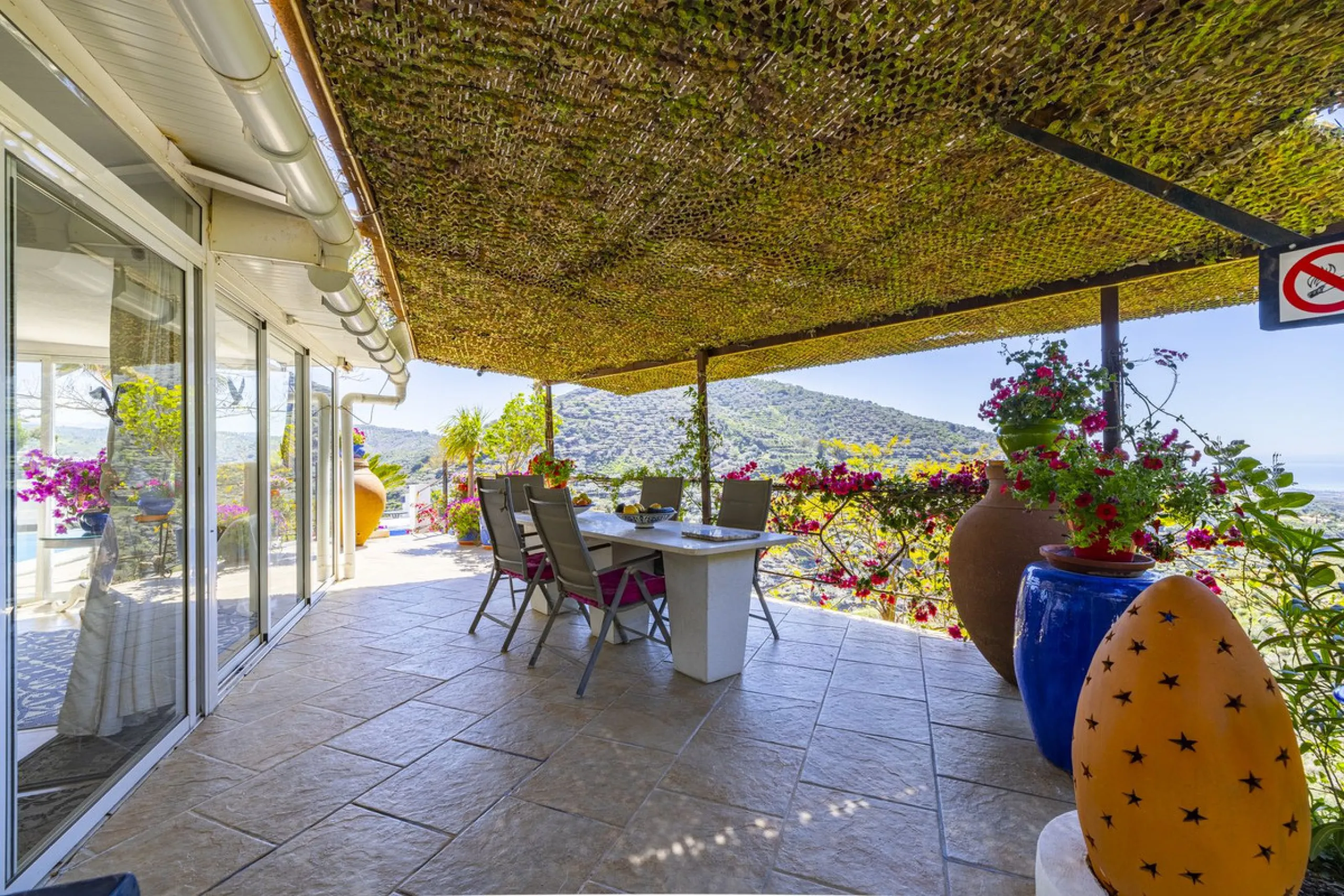 House - Detached Villa в продаже в Arenas, Málaga. В доме 3 спален и 2 ванных комнат. Площадь дома 220 м². Площадь участка 5525 м²