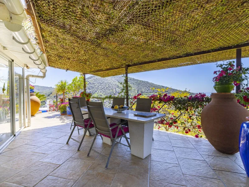 House - Detached Villa в продаже в Arenas, Málaga. В доме 3 спален и 2 ванных комнат. Площадь дома 220 м². Площадь участка 5525 м²