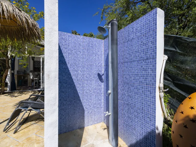 House - Detached Villa в продаже в Arenas, Málaga. В доме 3 спален и 2 ванных комнат. Площадь дома 220 м². Площадь участка 5525 м²