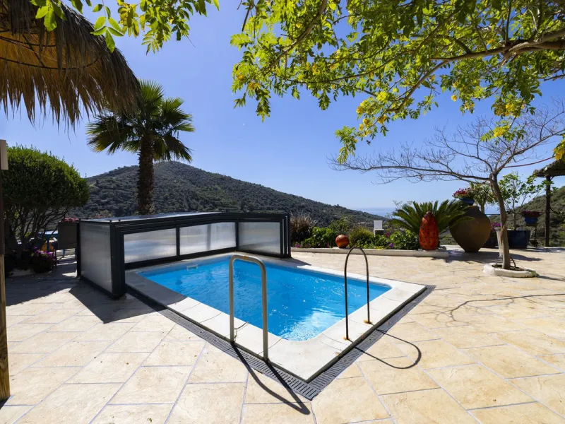 House - Detached Villa в продаже в Arenas, Málaga. В доме 3 спален и 2 ванных комнат. Площадь дома 220 м². Площадь участка 5525 м²