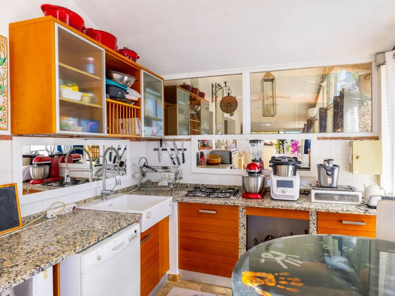 House - Detached Villa в продаже в Arenas, Málaga. В доме 3 спален и 2 ванных комнат. Площадь дома 220 м². Площадь участка 5525 м²