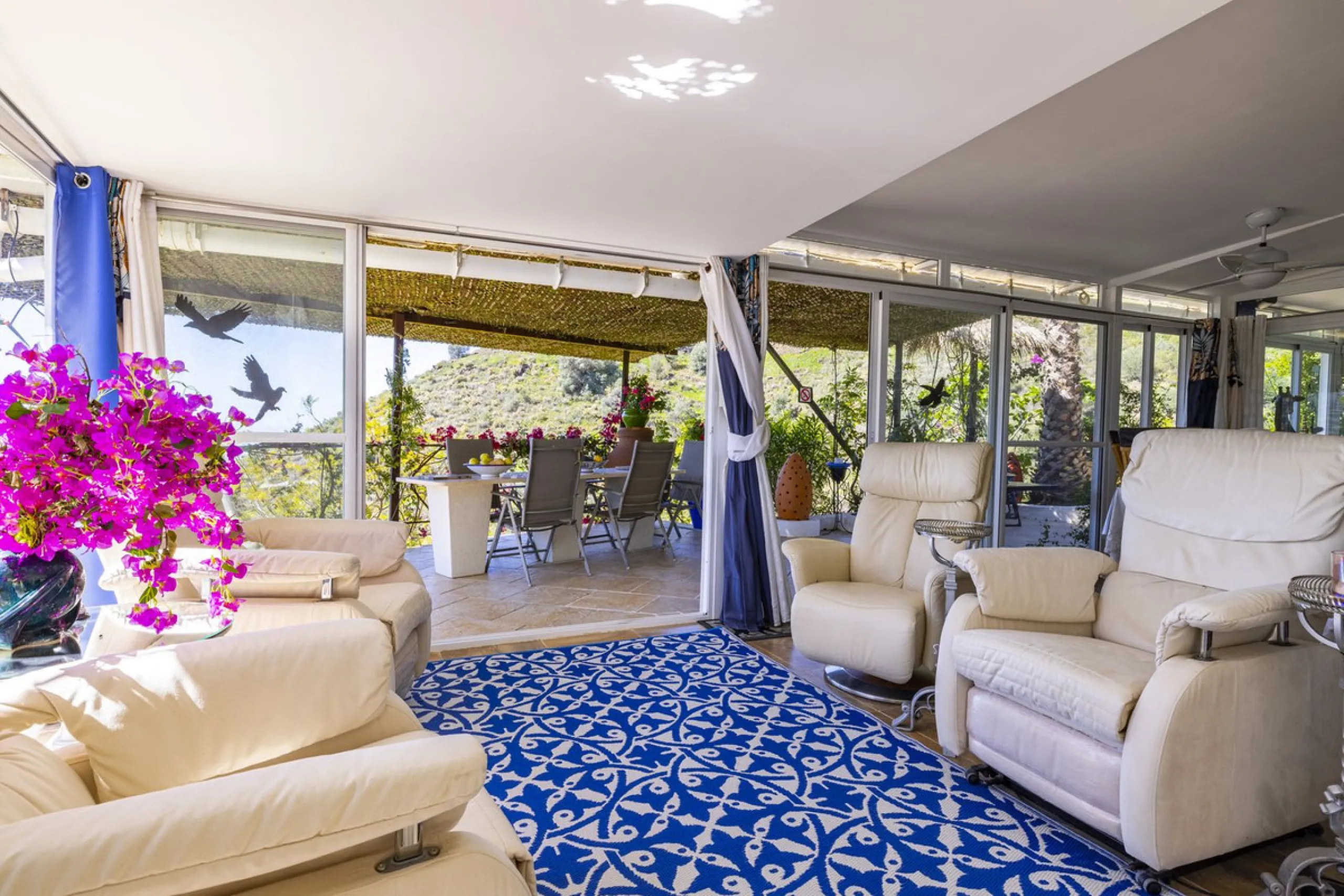House - Detached Villa в продаже в Arenas, Málaga. В доме 3 спален и 2 ванных комнат. Площадь дома 220 м². Площадь участка 5525 м²