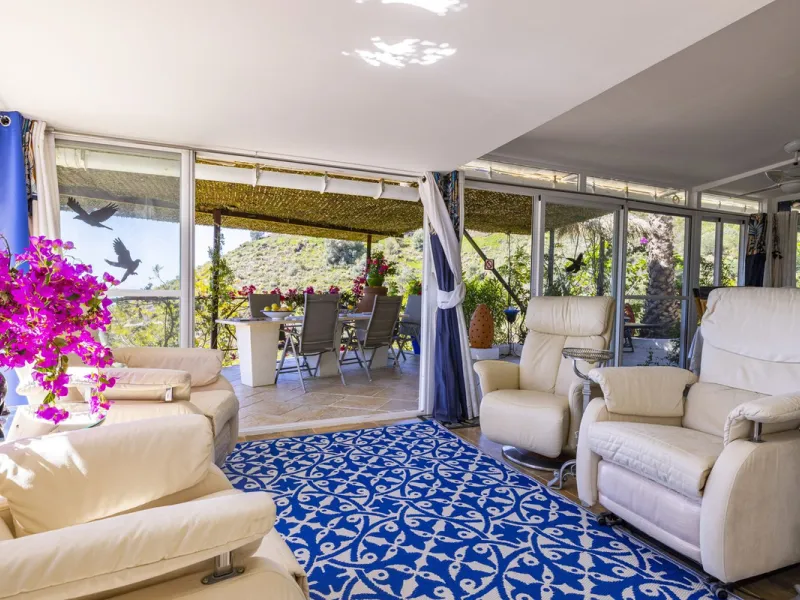House - Detached Villa в продаже в Arenas, Málaga. В доме 3 спален и 2 ванных комнат. Площадь дома 220 м². Площадь участка 5525 м²
