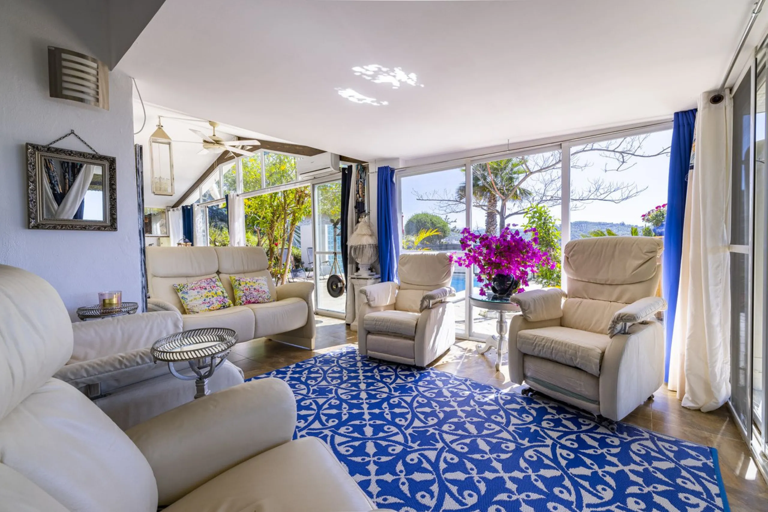 House - Detached Villa в продаже в Arenas, Málaga. В доме 3 спален и 2 ванных комнат. Площадь дома 220 м². Площадь участка 5525 м²