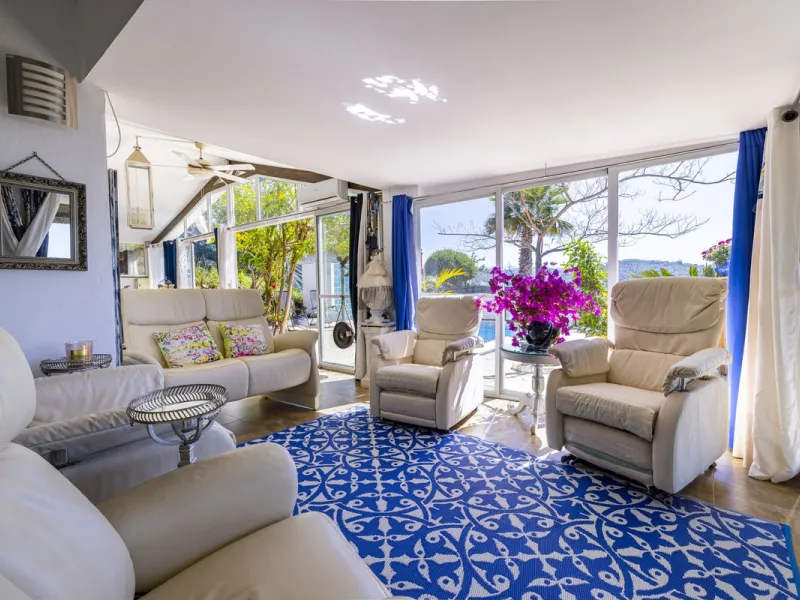 House - Detached Villa в продаже в Arenas, Málaga. В доме 3 спален и 2 ванных комнат. Площадь дома 220 м². Площадь участка 5525 м²