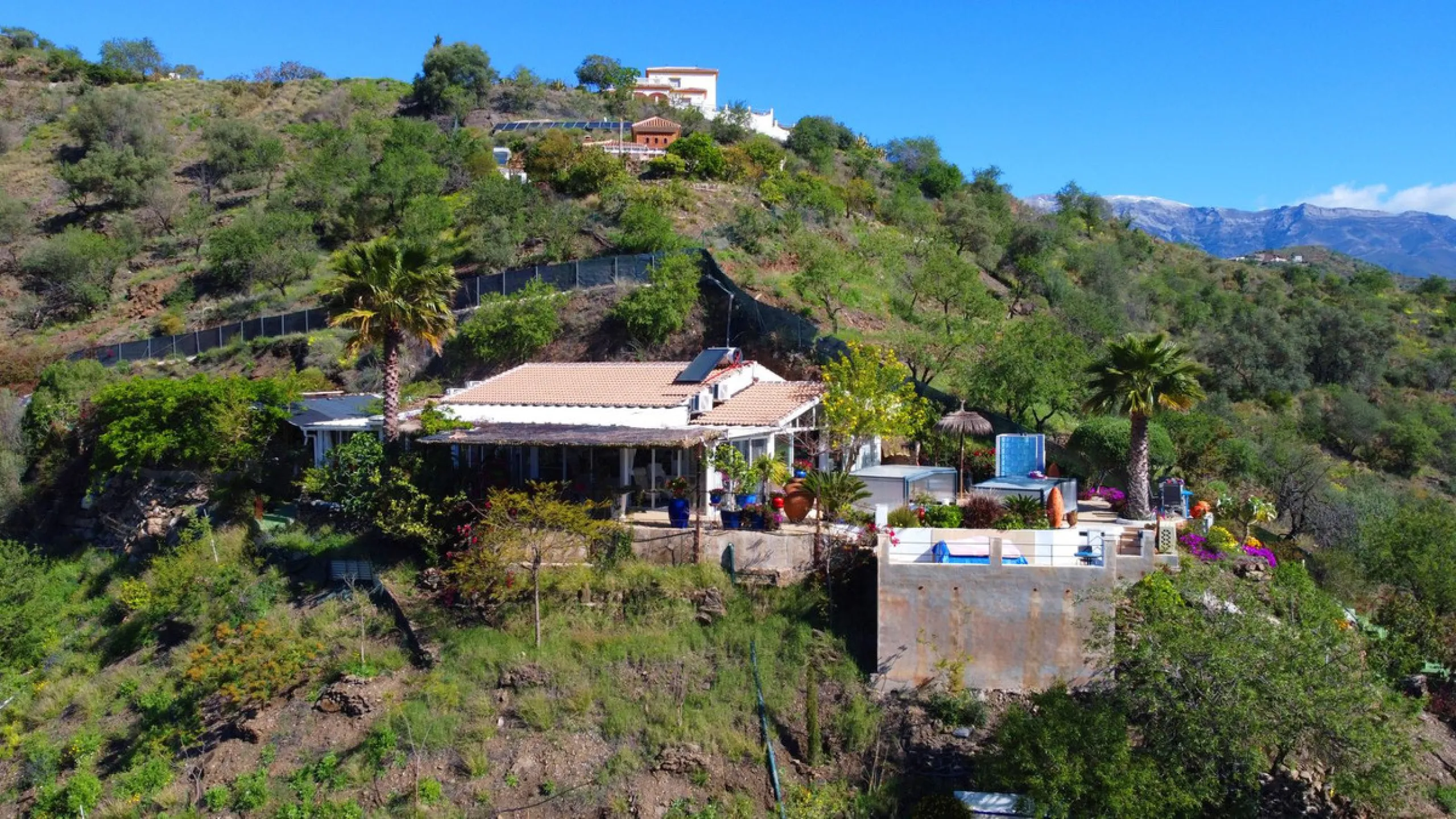 House - Detached Villa в продаже в Arenas, Málaga. В доме 3 спален и 2 ванных комнат. Площадь дома 220 м². Площадь участка 5525 м²