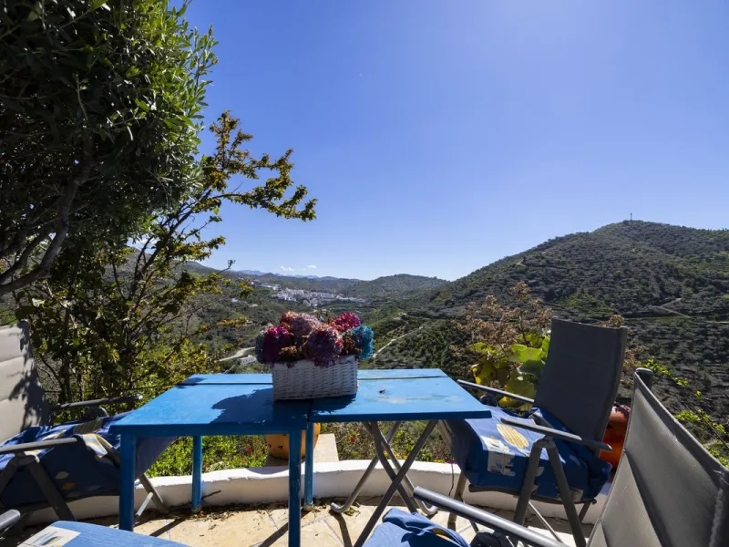 House - Detached Villa в продаже в Arenas, Málaga. В доме 3 спален и 2 ванных комнат. Площадь дома 220 м². Площадь участка 5525 м²